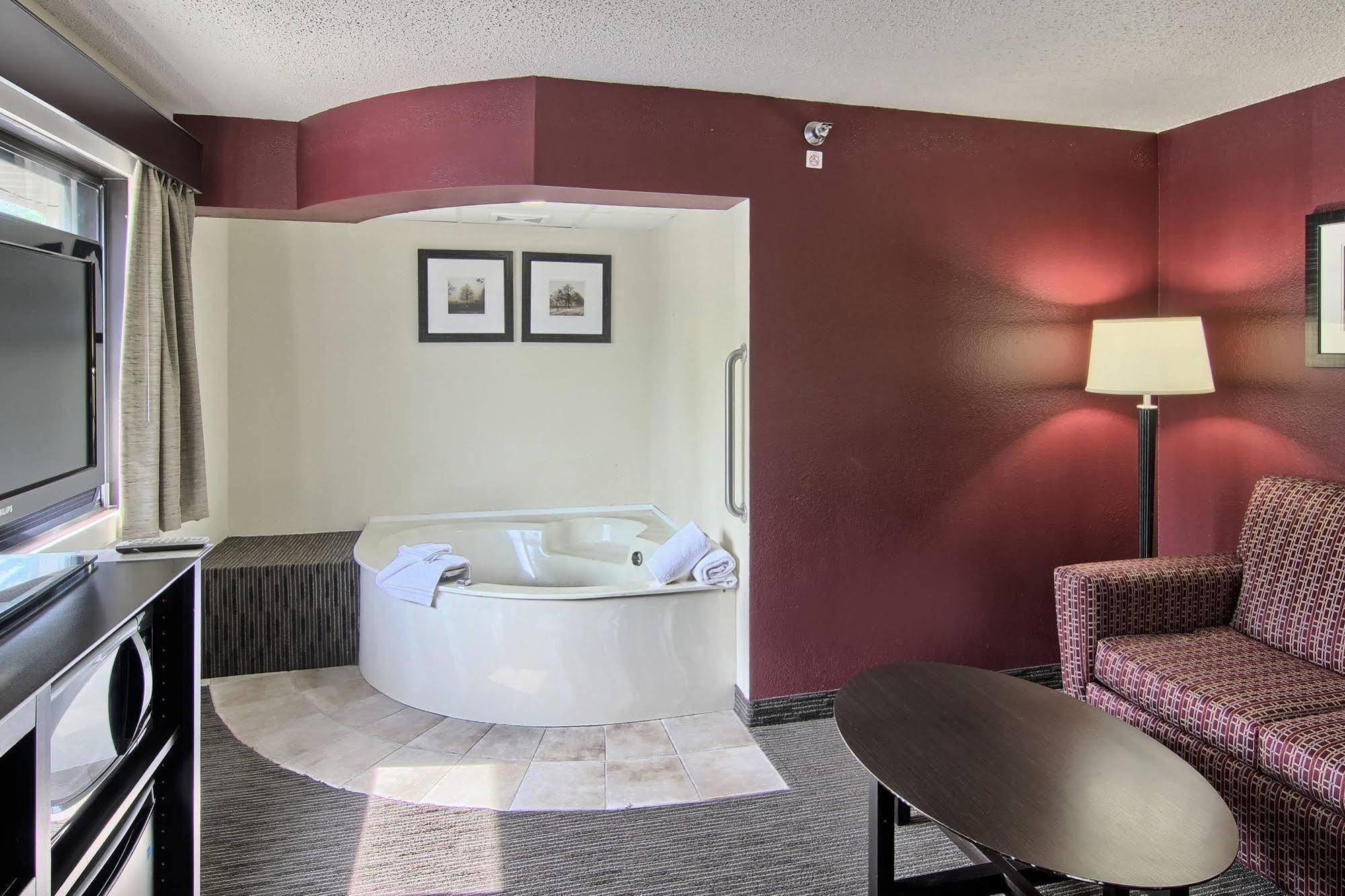 Grandstay Hotel & Suites Of Траверс-Сіті Екстер'єр фото