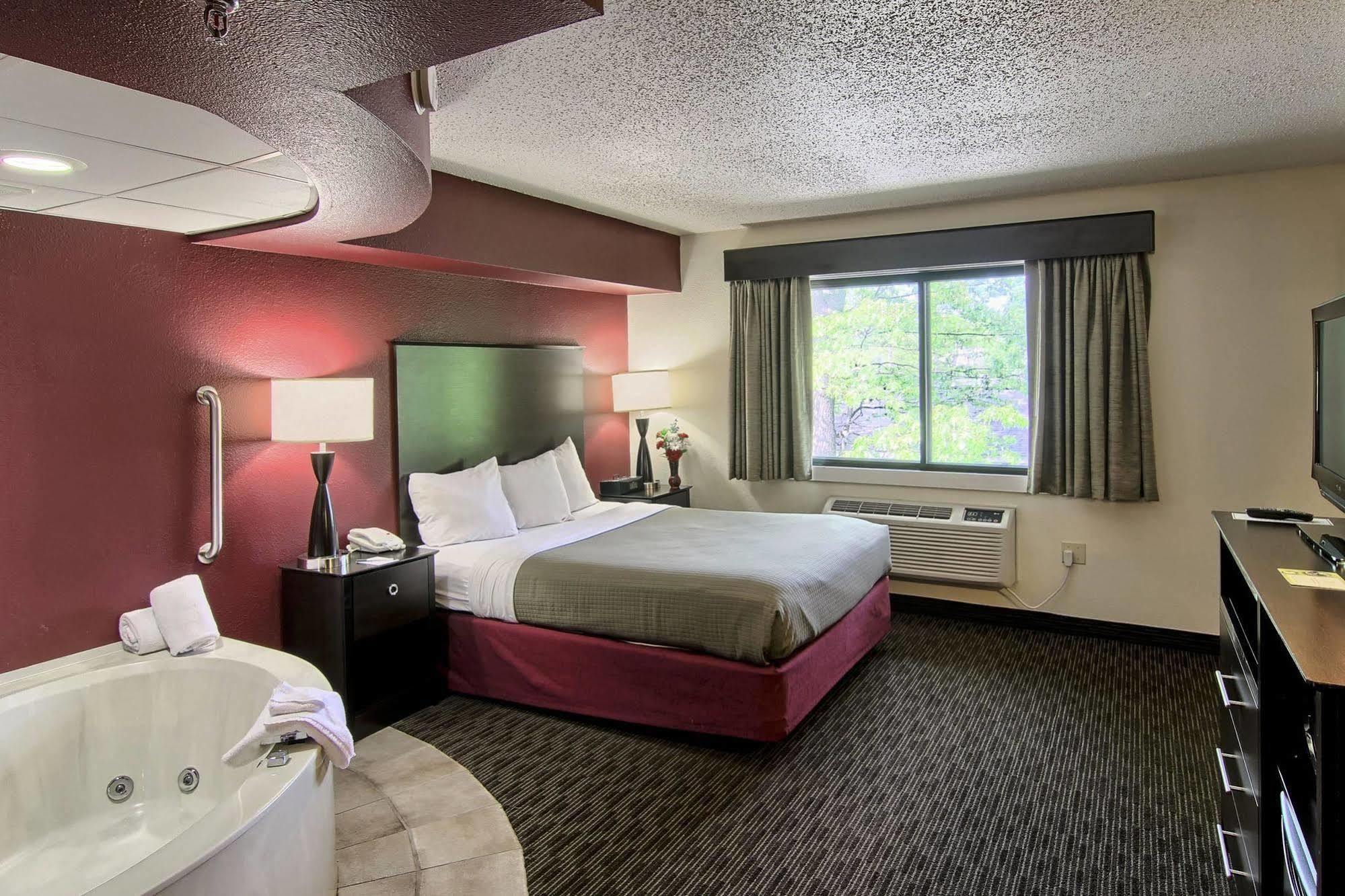 Grandstay Hotel & Suites Of Траверс-Сіті Екстер'єр фото